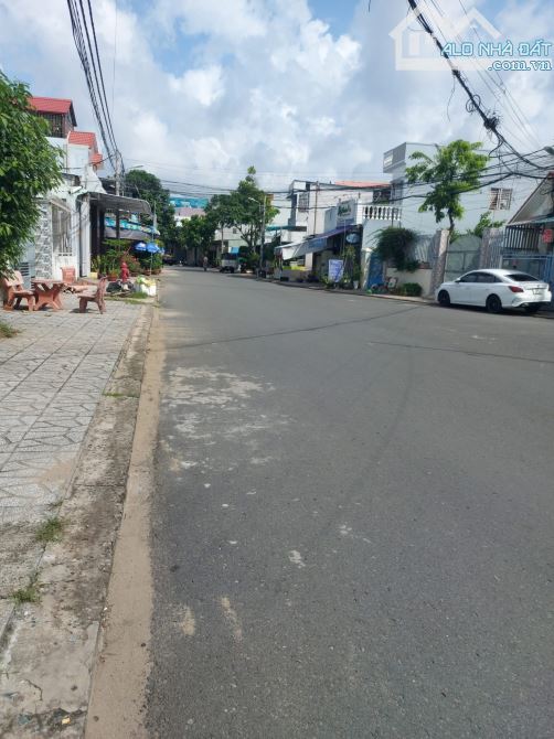 ĐẤT GÓC 2MẶT TIỀN VỊ TRÍ ĐẸP MẶT TIỀN Đ.ĐỒNG NGỌC SỨ CÁCH CHỢ CẦU VÁN 200M