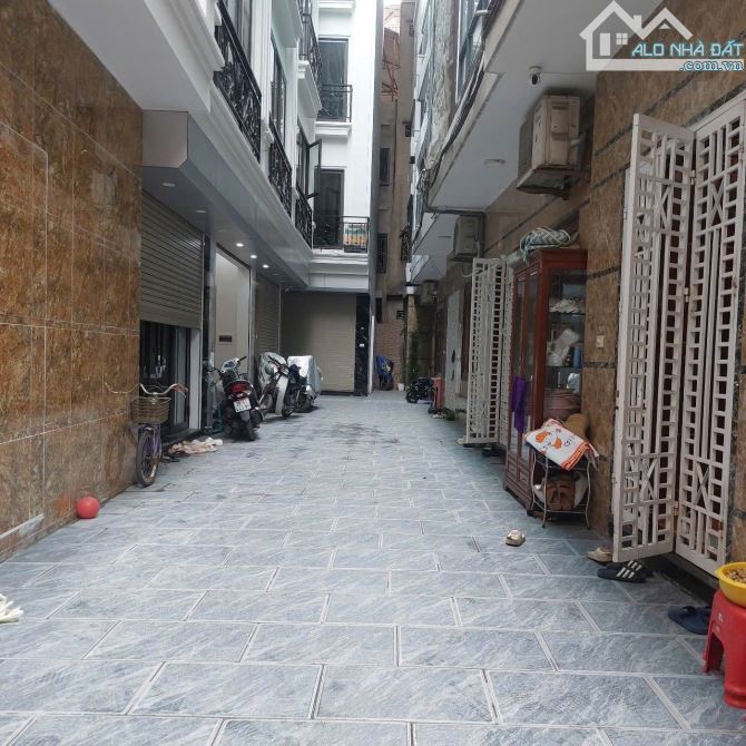 BÁN NHÀ CHÙA QUỲNH, 32M, 5T, MT 3,6M, GẦN Ô TÔ, NGÕ RỘNG, THANG MÁY, MỚI, CHỈ 9,2 TỶ.