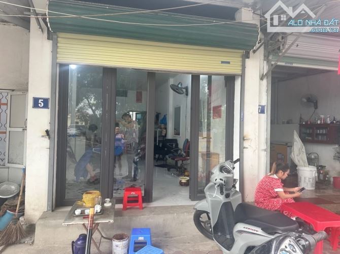 Bán đất 57m tặng nhà cấp 4 Cổ Bi - Gia Lâm, ngõ thông, 7 chỗ đỗ cửa