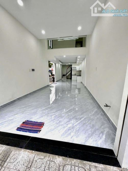 NHÀ LÔ GÓC 2 TẦNG MỚI TINH, MT ĐƯỜNG NHỰA TRẦN THỊ DO 10M, SÁT BÊN CHỢ GIẢN DÂN, CHỈ 5 TỶ