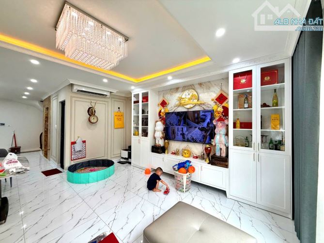 BÁN NHÀ PHÂN LÔ VĂN PHÚ – MẶT TIỀN 5M – VỈA HÈ RỘNG – 6 TẦNG THANG MÁY – GIÁ TỐT.