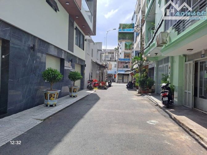 Hẻm nhựa 6m đường Đào Duy Anh - Căn góc 5 tầng khu đồng bộ - Chỉ còn 11.3 tỷ