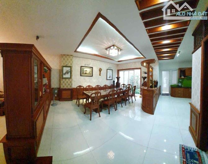 Bán biệt thự cao cấp đường Nguyễn Trọng Tuyển, Phường 2, Quận Tân Bình