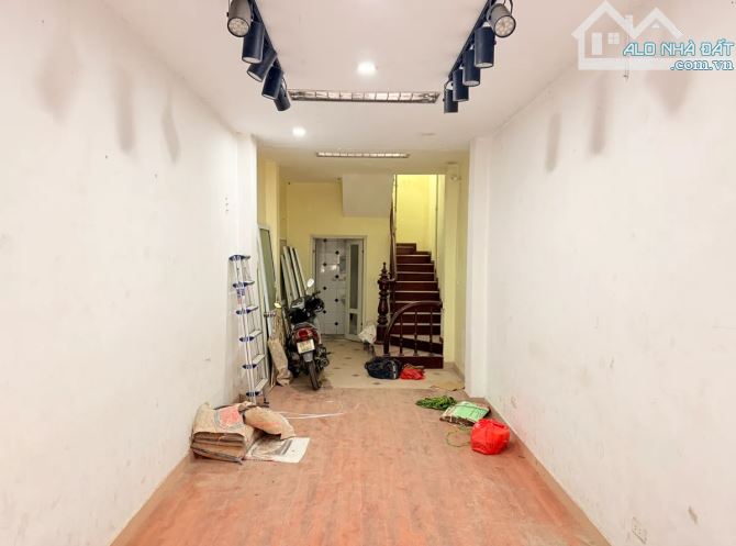 Bán nhà mặt ngõ Trần Quý Kiên, kinh doanh đỉnh, đường ô tô tránh, vỉa hè