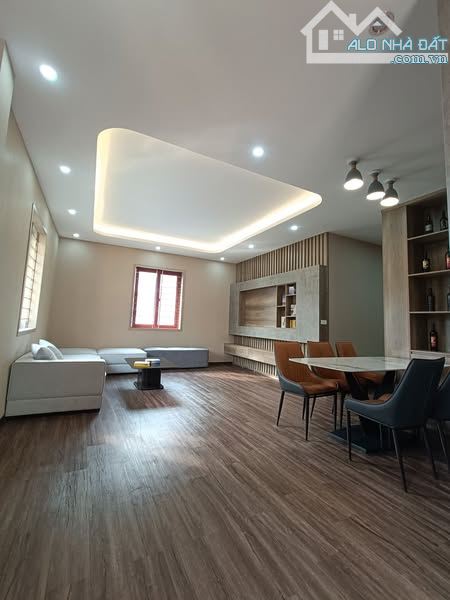 Bán Căn CC đẹp ở luôn Xuân La Tây Hồ. Sổ 100m, 3 ngủ 2WC Giá 5.8 tỷ. Lô góc 3 thoáng