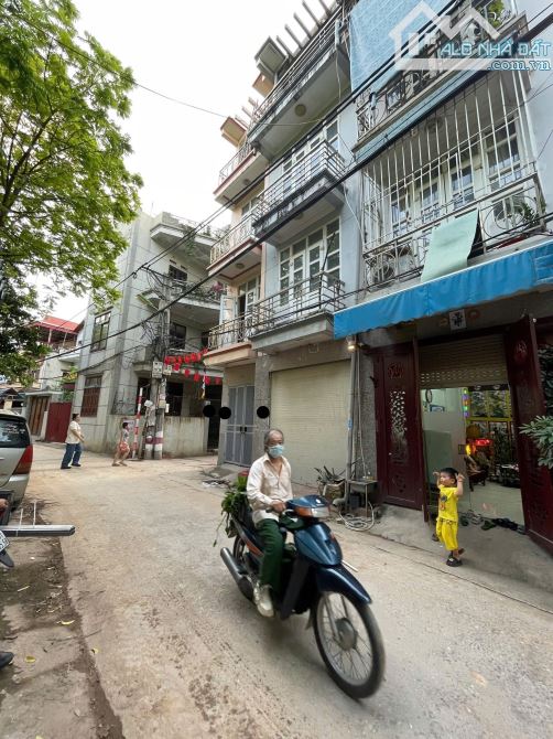 Bán nhà Tân Phong Bắc Từ Liêm. Sổ vuông 38m, 4 tầng 4 ngủ MT3m2 Giá 8 tỷ Ngõ ô tô tránh đỗ