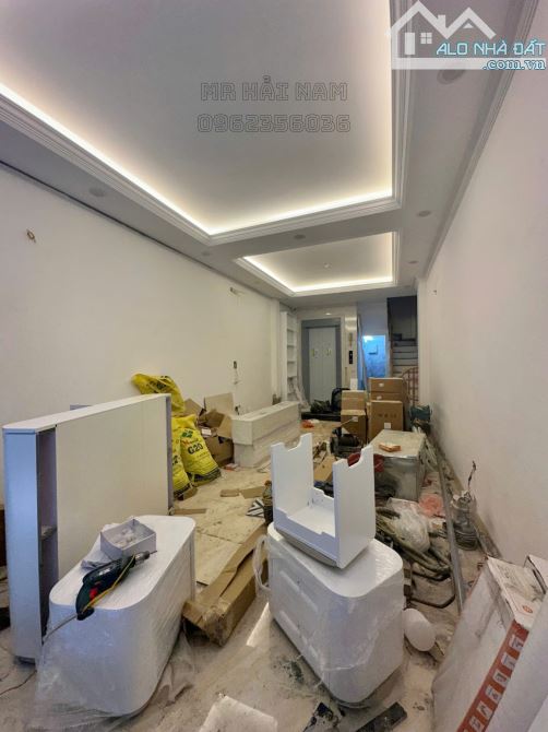 Hàng hiếm phố Dương Văn Bé - Xây mới 5 tầng Thang máy Oto ngủ trong nhà Giá chỉ 12,5 tỷ !