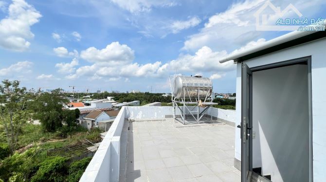 - Bán nhà DT 5x18=90m2 - Vị trí gần ngã 4 Nguyễn Bình - Lê Văn Lương và 2 trường Đại học. - 10