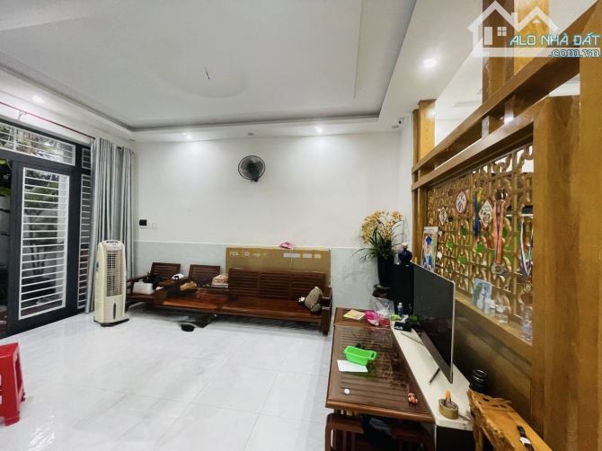 Cần Bán Nhà 1 Trệt 1 Lầu Đường Nội Bộ Nguyễn Hới 107M2 (10x11) - Giá: 11.5Tỷ - 1