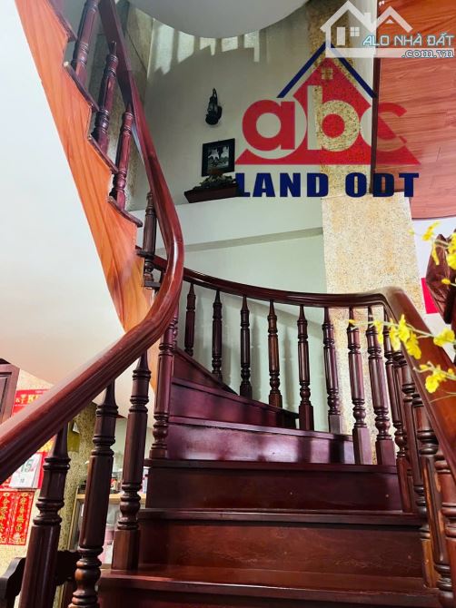 NP323 Bán nhà 3 lầu D2D ngay Trường Mn.Thống Nhất DTXD : 301m2 hoàn công cấp 2  ( Tặng toà - 1