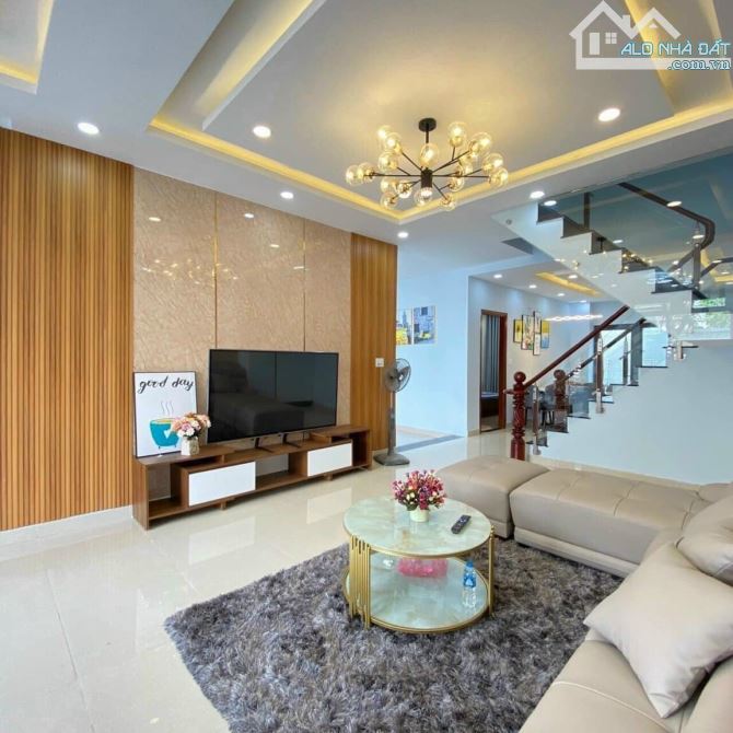Bán nhà đường 18M Mỗ Lao, Plo vỉa hè oto tránh, 60m2*5T mặt tiền 5m, full nội thất ở luôn. - 1