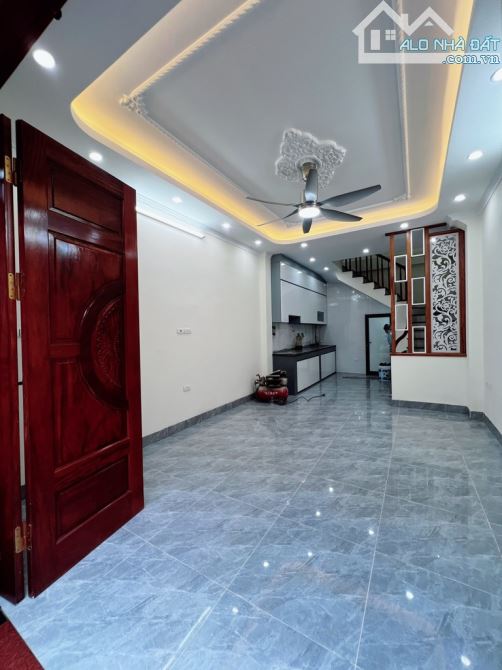 NHÀ LIÊN MẠC -BẮC TỪ LIÊM 32 M - 5 TẦNG -MT3,5M GIÁ 5,85 TỶ  Cách cầu chèm vài bước chân, - 1