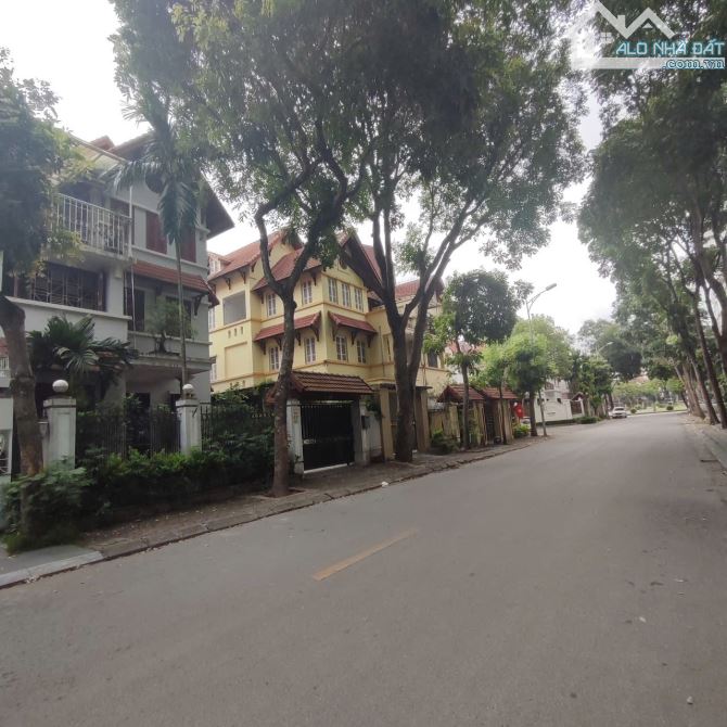 GIẢM SỐC 5 TỶ,BIỆT THỰ VIỆT HƯNG 200m,VỈA HÈ Ô TÔ TRÁNH CHỈ 58 TỶ, GẦN TRƯỜNG MARIE CURIE - 1