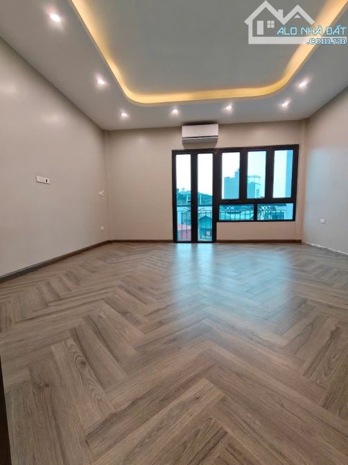 Bán nhà mới xây Phố Cổ Linh- Thạch Bàn- gần siêu thị Aeon Long Biên, 40m × 6 tầng thang má - 1