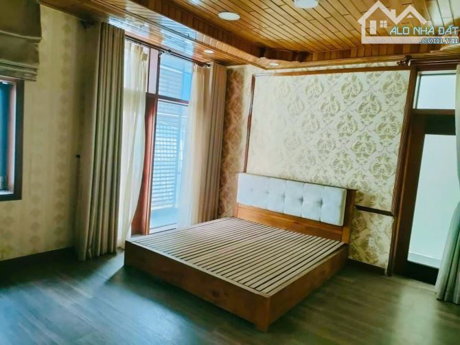Bán gấp biệt thự sân vườn hxh Huỳnh Văn Bánh P11 -Q.PN--DT: 137m2--4 tầng--giá 23,8tỷ - 1