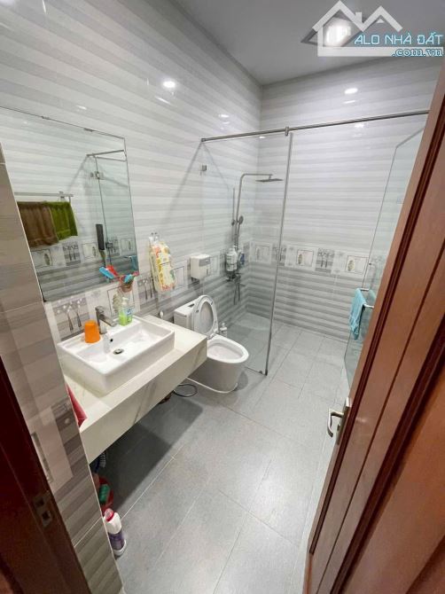 Quận 7 - Bán gâp nhà C4- 223m2 - Sát mặt tiền Gò Ô Môi - Giá 9.6 tỷ - 1