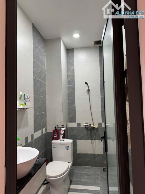 GIA ĐÌNH ĐỊNH CƯ NƯỚC NGOÀI CẦN BÁN GẤP NHÀ HẺM Ô TÔ NGAY AEON TÂN PHÚ 4X18 3 TẦNG 7.5 TỶ - 1