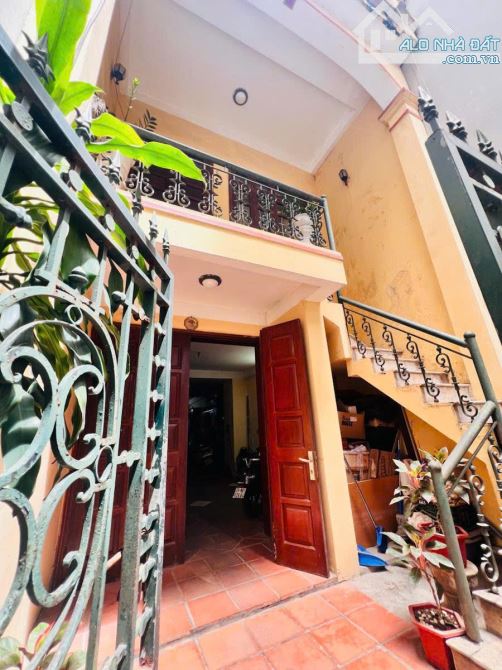 Bán Nhà Đẹp Lạc Long Quân, Tây Hồ, Phân Lô, Ô Tô Tránh, Ở Ngay, 64m², 5 Tầng, Chỉ 20 Tỷ - 1