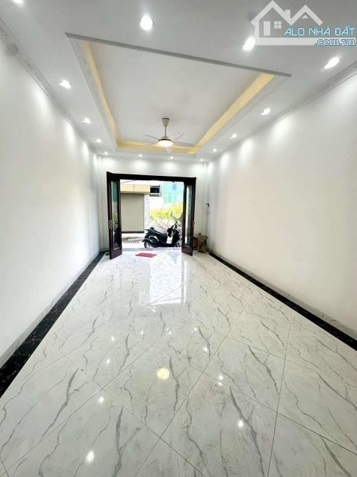 BÁN NHÀ MẶT NGÕ BÁT KHỐI, Ô TÔ VÀO TẬN NHÀ, 6 TẦNG THANG MÁY MỚI TINH, SỔ VUÔNG VẮN - 1
