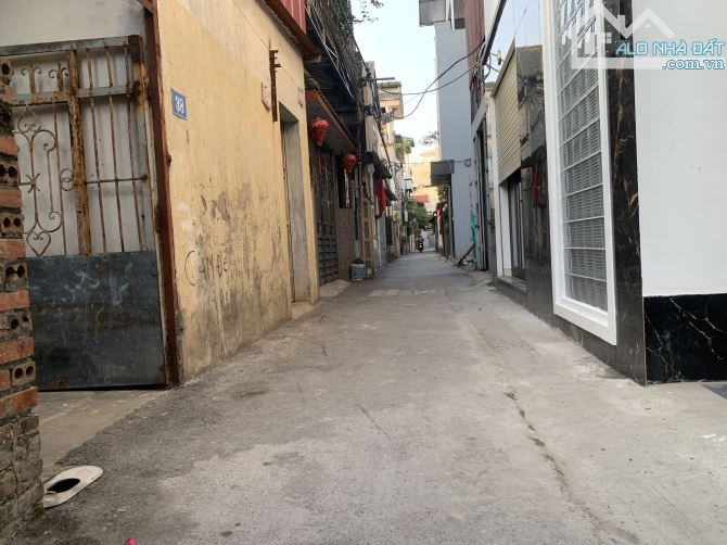 Bán 34,7m đất Kim Quan Việt Hưng, tặng nhà cấp 4 đang cho thuê, giá chỉ 5,5 tỷ có TL - 1