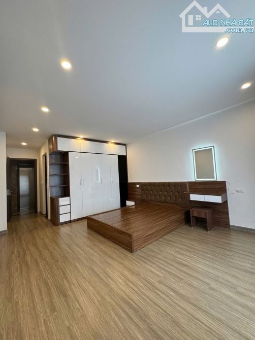 BÁN GẤP NHÀ MẶT PHỐ ĐÔNG CÁC 85M2 - 9 TẦNG THANG MÁY - 3.8M MẶT TIỀN - DÒNG TIỀN 1 TỶ/NĂM - 1