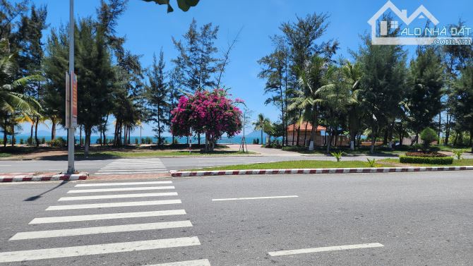 Bán Lô Đất 3 Mặt Tiền Nguyễn Tất Thành Thuộc Quận Hải Châu, 46.5 tỷ, 310m2, Xây Cao Tầng