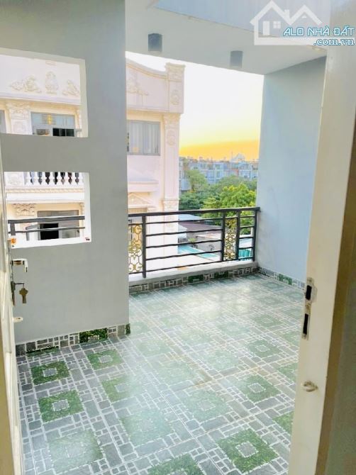Bán nhà Phạm Văn Chiêu, xe hơi ngủ trong nhà, 5 tầng, khu đồng bộ, chỉ 7 tỷ hơn - 1