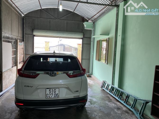 Cho thuê nhà hẻm oto, sân rộng, gara. 3pn, chỉ vài bước chân ra đường lớn Linh Xuân - 1