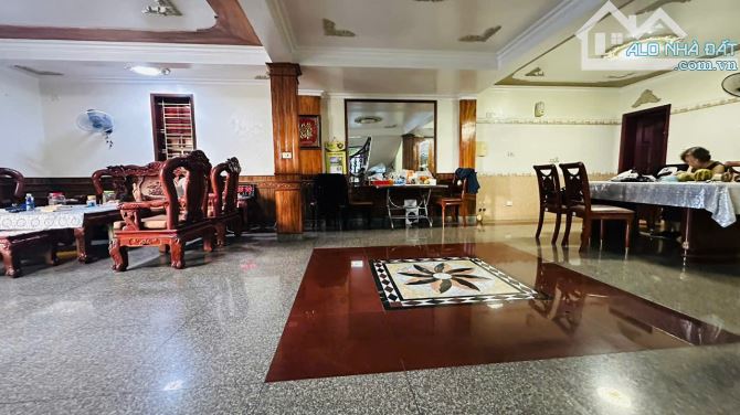 Biệt thự khu bê tông 97 Bạch Đằng - 297,5m2 - mặt tiền 16m - 3 tầng - giá cực tốt 25 tỷ - 1