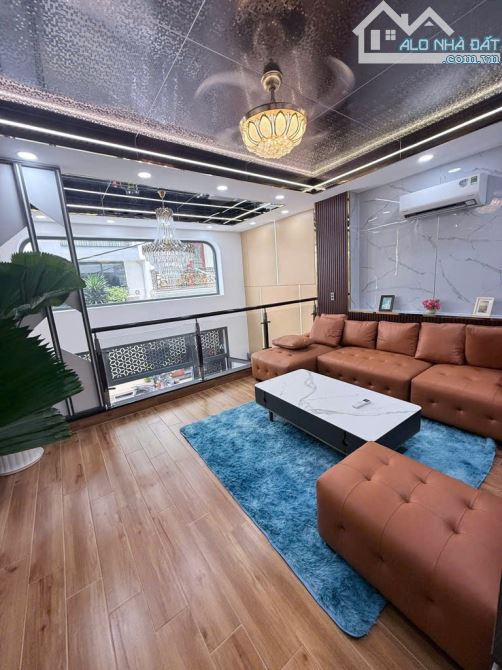 CỰC PHẨM GIÁP SÂN BAY  – NGANG 5M, 3 LẦU – NỘI THẤT XỊN SÒ - 9,9 TỶ - 1
