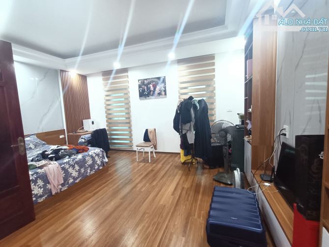 Việt Hưng - diện tích 56m 3tâng MT 5m - ô tô 7 chỗ tận nhà - chỉ 7tỷ ạ - 1