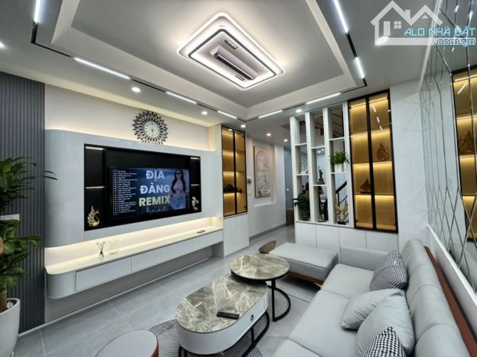 Bán nhà đẹp 5 tầng, 5 phòng ngủ, full nội thất, gần ô tô, trung tâm quận Thanh Xuân - 1