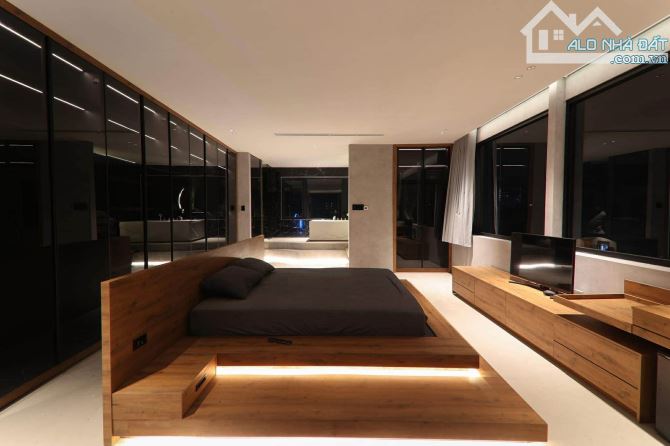 BIỆT THỰ MẶT TIỀN TÂN BÌNH 5 TẦNG 104m2 - NỘI THẤT CAO CẤP 8 TỶ - GIÁ CHÀO 29.9 TỶ - 1