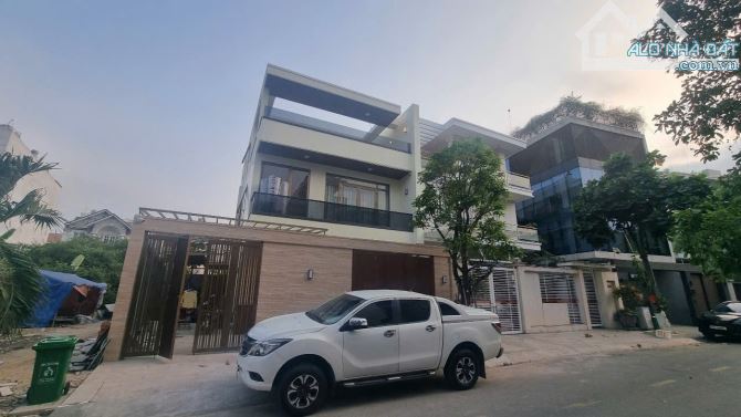 Bán biệt thự MT ngay Trục Nguyễn Hoàng Q.2 - 10x22 - 3 tầng - HĐT 100tr giá chỉ 58 tỷ. - 1