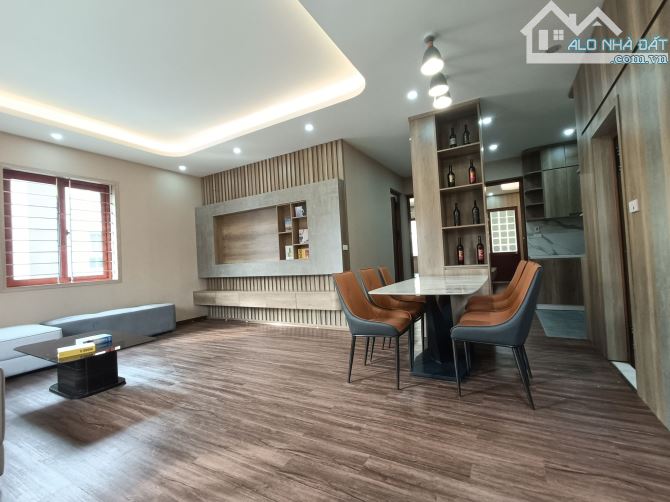 Bán Căn CC đẹp ở luôn Xuân La Tây Hồ. Sổ 100m, 3 ngủ 2WC Giá 5.8 tỷ. Lô góc 3 thoáng - 1