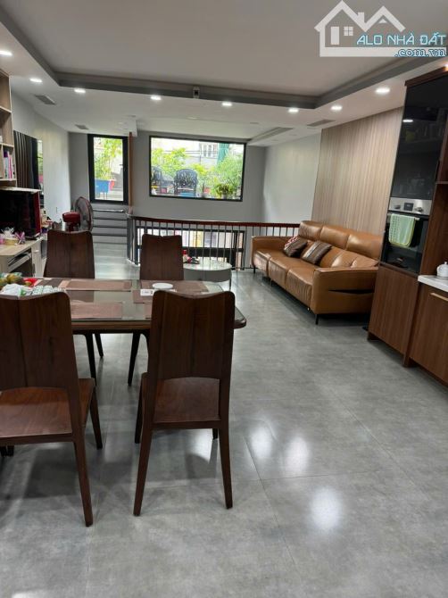 Bán nhà mặt tiền.Đường Số12,P11.Gò Vấp.Nội thất cao cấp. 6 lầu.Thang máy.chỉ 17.9 Tỷ TL - 12
