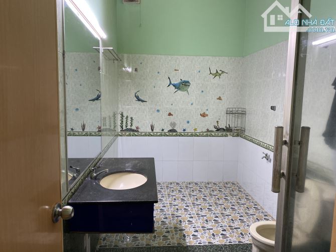 Cho thuê nhà hẻm oto, sân rộng, gara. 3pn, chỉ vài bước chân ra đường lớn Linh Xuân - 12