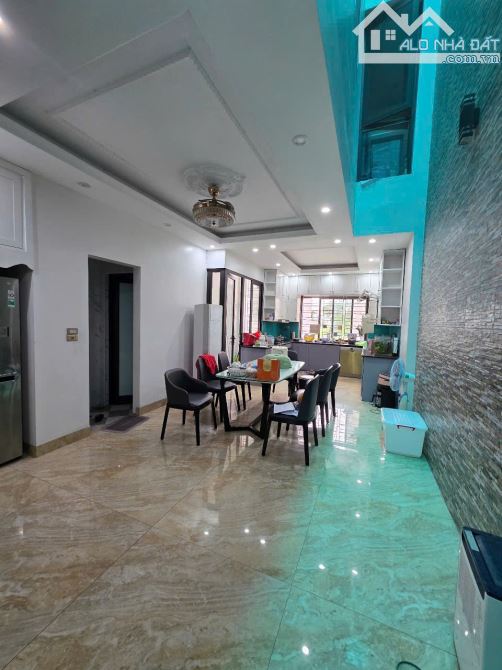 CC bán nhà đẹp 4 tầng trục chính đường 20m phường Kinh Bắc - Bắc Ninh. Giá 13 tỷ - 2