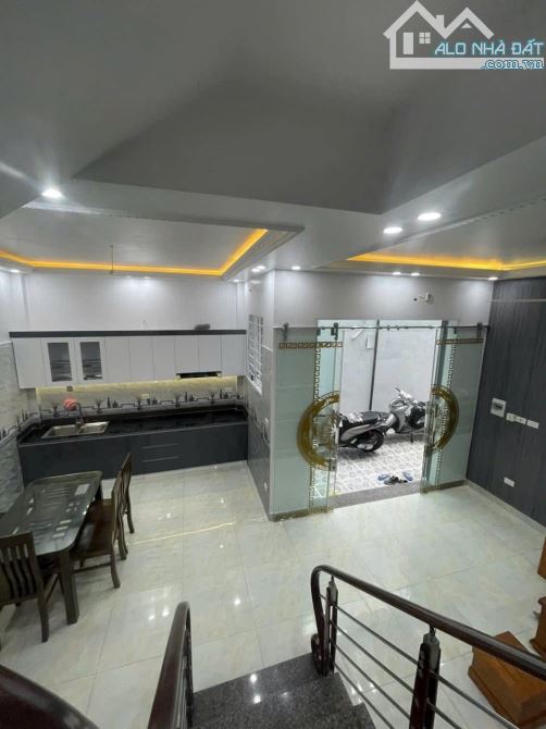🏡 CHỈ 2 TỶ 950TR – NHÀ 3 TẦNG NGÕ 261 TRẦN NGUYÊN HÃN, LÊ CHÂN – CÓ SÂN CỔNG – VỊ TRÍ ĐẸP - 2