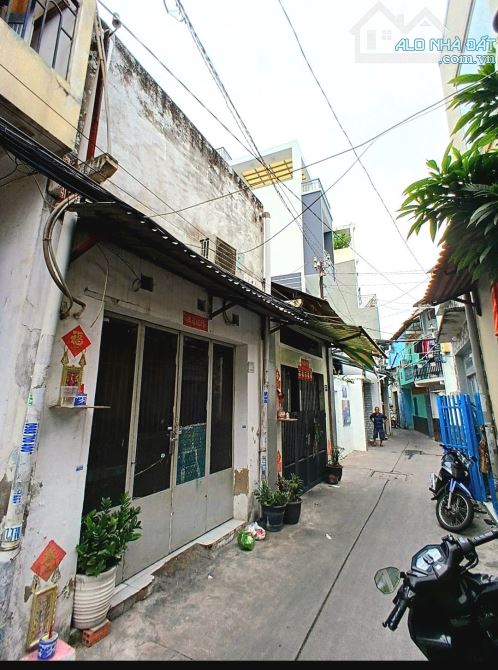 Nhà bán: đường Nguyễn văn Đừng. Q5. DTSD 50m2. 2 tầng . Giá 8 tỷ - 2