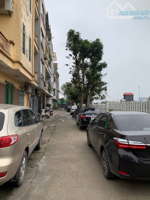 Nhà đẹp hiếm đường ô tô tránh giá rẻ ngõ Phố Gia Quất DT 63m2 . Giá 13.5 tỷ - 2