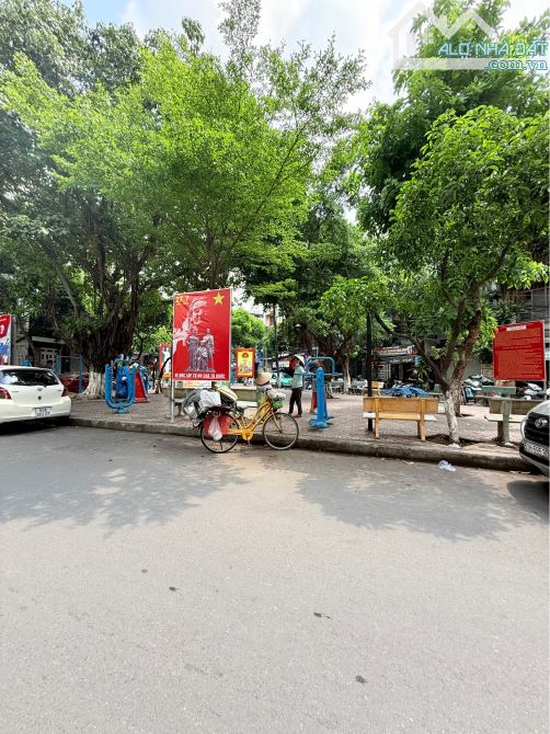 TÂN BÌNH - Phương 13, THCS Hoàng Hoa Thám, ga T3 - 45m2, 3 tấm, xe hơi dỗ cửa. - 2