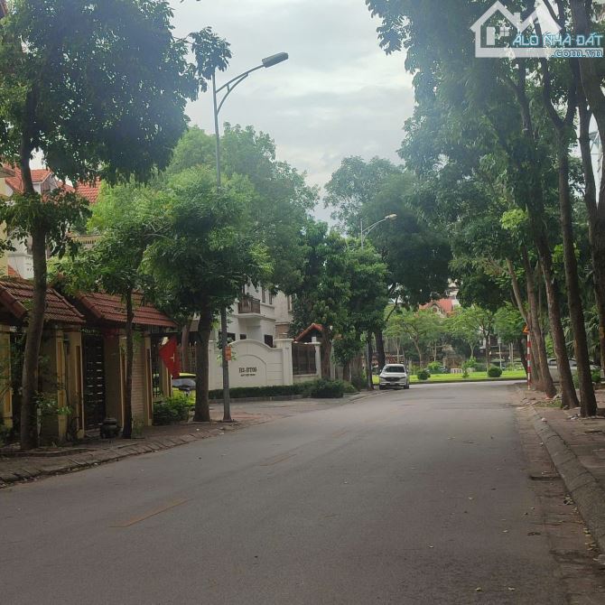 GIẢM SỐC 5 TỶ,BIỆT THỰ VIỆT HƯNG 200m,VỈA HÈ Ô TÔ TRÁNH CHỈ 58 TỶ, GẦN TRƯỜNG MARIE CURIE - 2