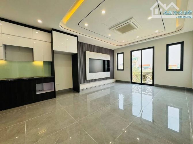 Bán nhà Ngọc Thụy gần cầu Long Biên, ngõ thông, gara, 7 t thang máy, 39m2, mt 3.8m, 11 tỷ - 2