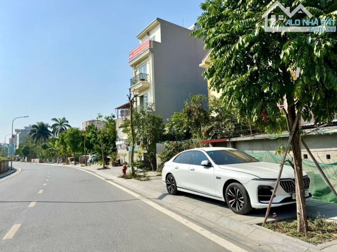 Khuôn tiền hiếm 8.x Tỷ - Phúc Lợi, Hàng xóm vin, Vỉa hè 4 Oto tránh kinh doanh - 2