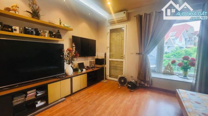 Bán Nhà Ngõ 55 Huỳnh Thúc Kháng Đống Đa 59m2, phân lô ô tô 15 tỷ, 2 thoáng. - 2