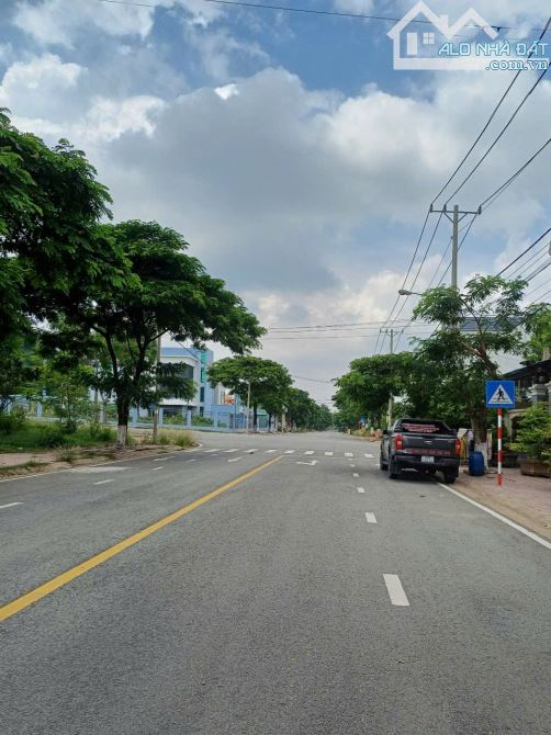 Bán nhà C4 khu TĐC làng ĐH Dĩ An , 100m2 ( 5x20) chỉ nhỉnh 4 tỷ - 2