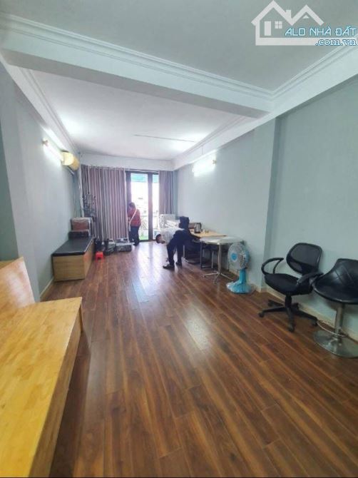 Bán nhà mặt phố Đông Các, Đống Đa 75m, 8 tầng, mt 4m. Giá: 34.5 tỷ - 2