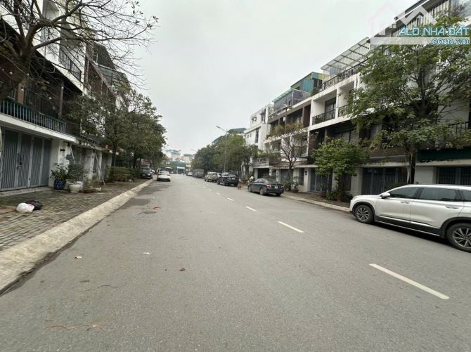Bán nhà Ao Sào, Thịnh Liệt, 70 m2, vỉa hè, ô tô tránh, kinh doanh, mt rộng, 19.5 tỷ - 2