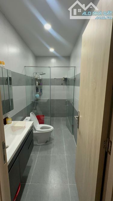 Bán nhà mặt tiền.Đường Số12,P11.Gò Vấp.Nội thất cao cấp. 6 lầu.Thang máy.chỉ 17.9 Tỷ TL - 2